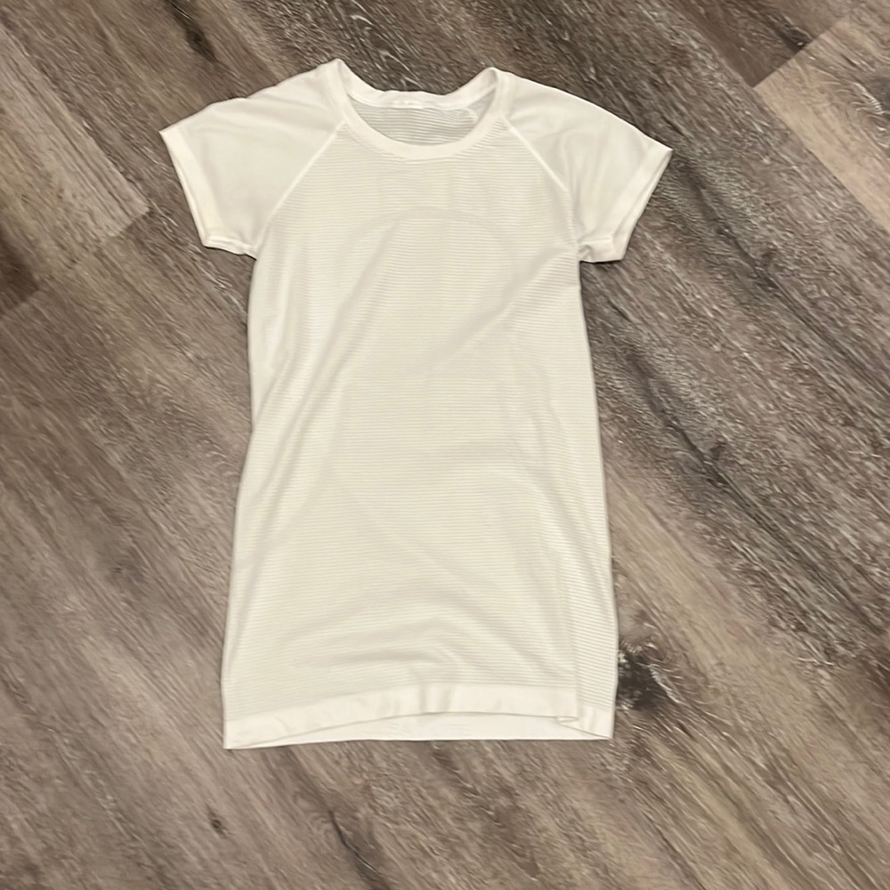 White Lululemon Swiftly Tech Short Sleeve 2.0